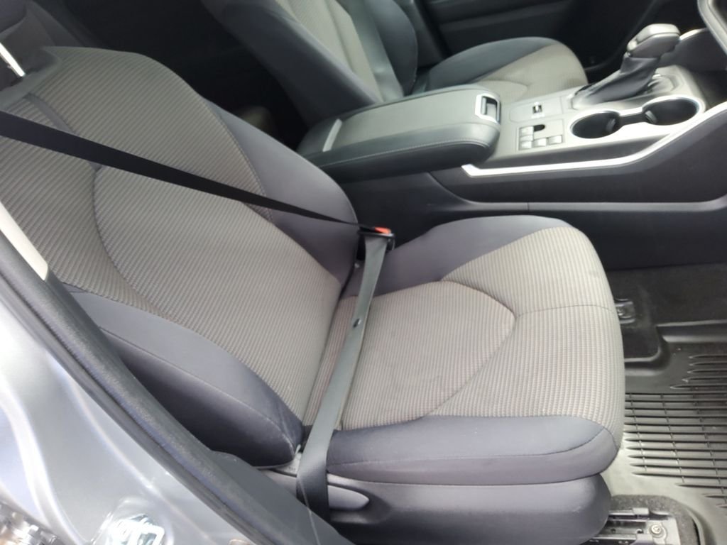 Used 2023  Toyota L image 14