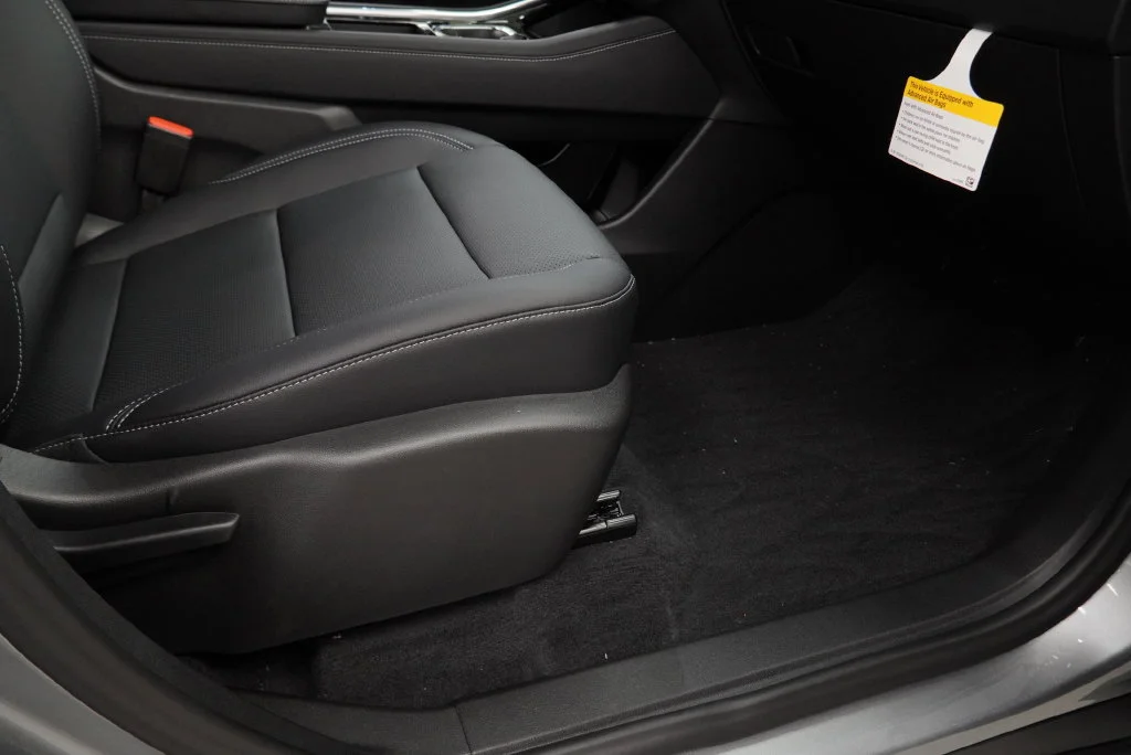 New 2027 Sterling Gray Metallic Chevrolet LT image 39
