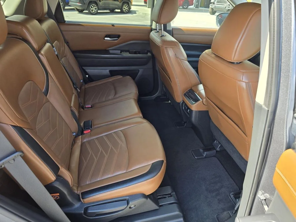 Used 2023 Gun Metallic Nissan Platinum image 20