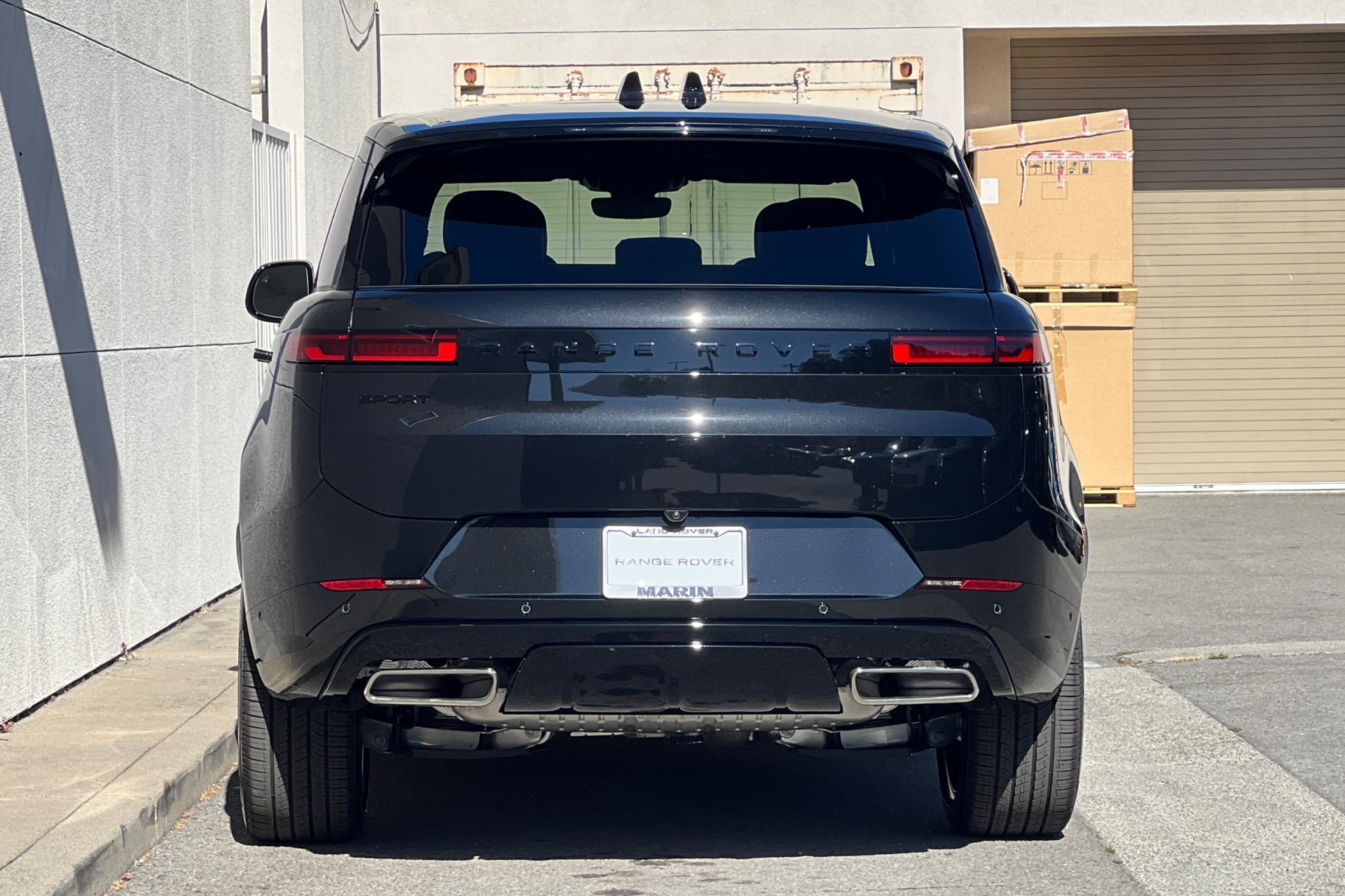 New 2026 Santorini Black Land Rover Dynamic SE image 7