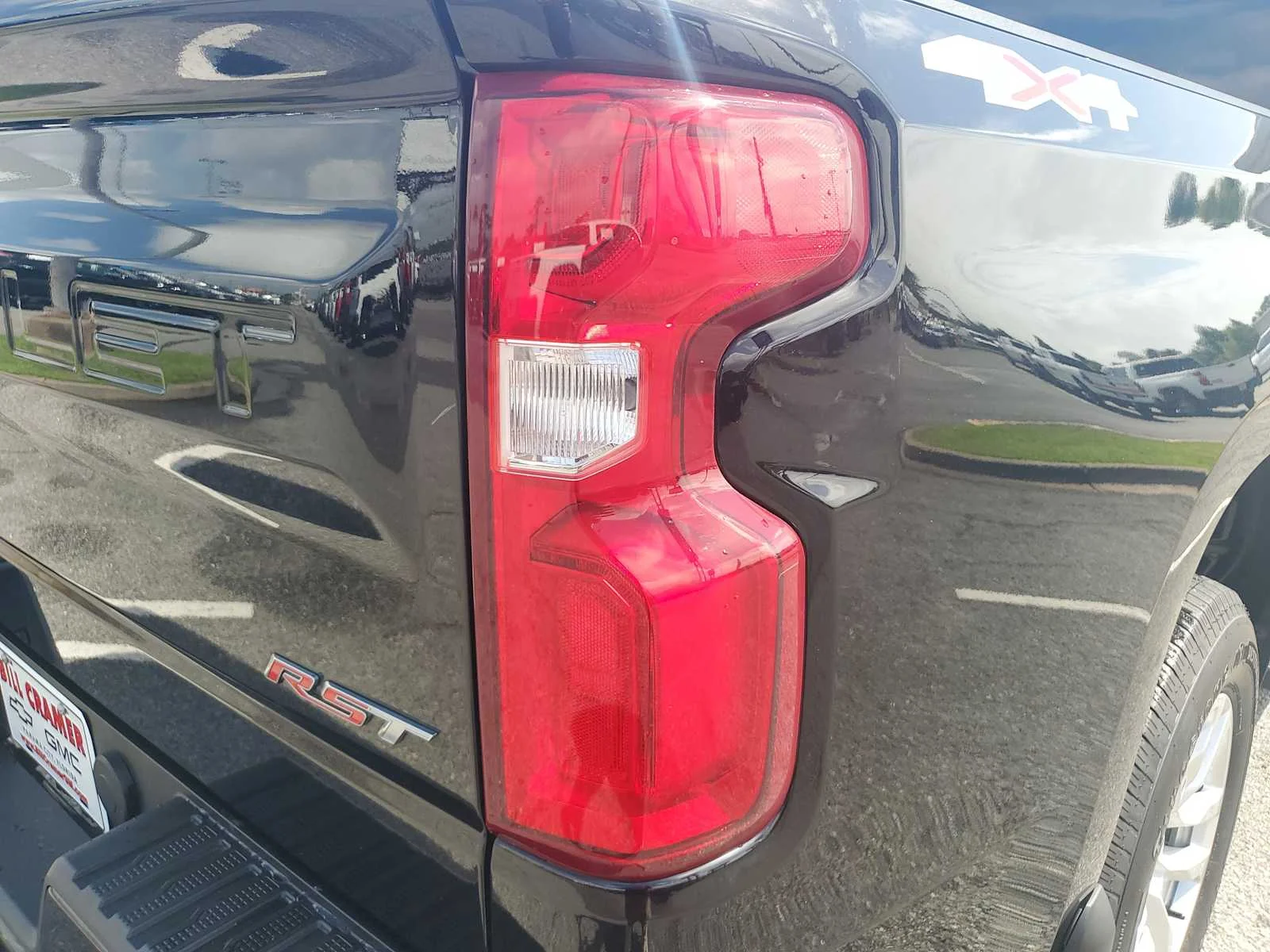 Used 2019 BLACK Chevrolet RST image 7