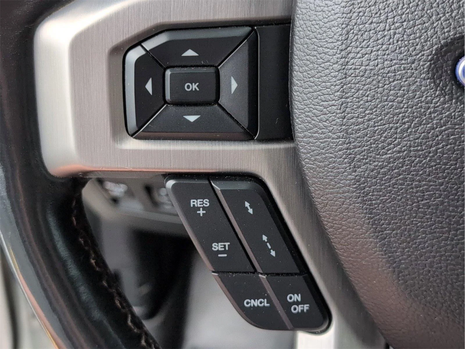 Used 2018 White Platinum Metallic Tri-Coat Ford Platinum image 27