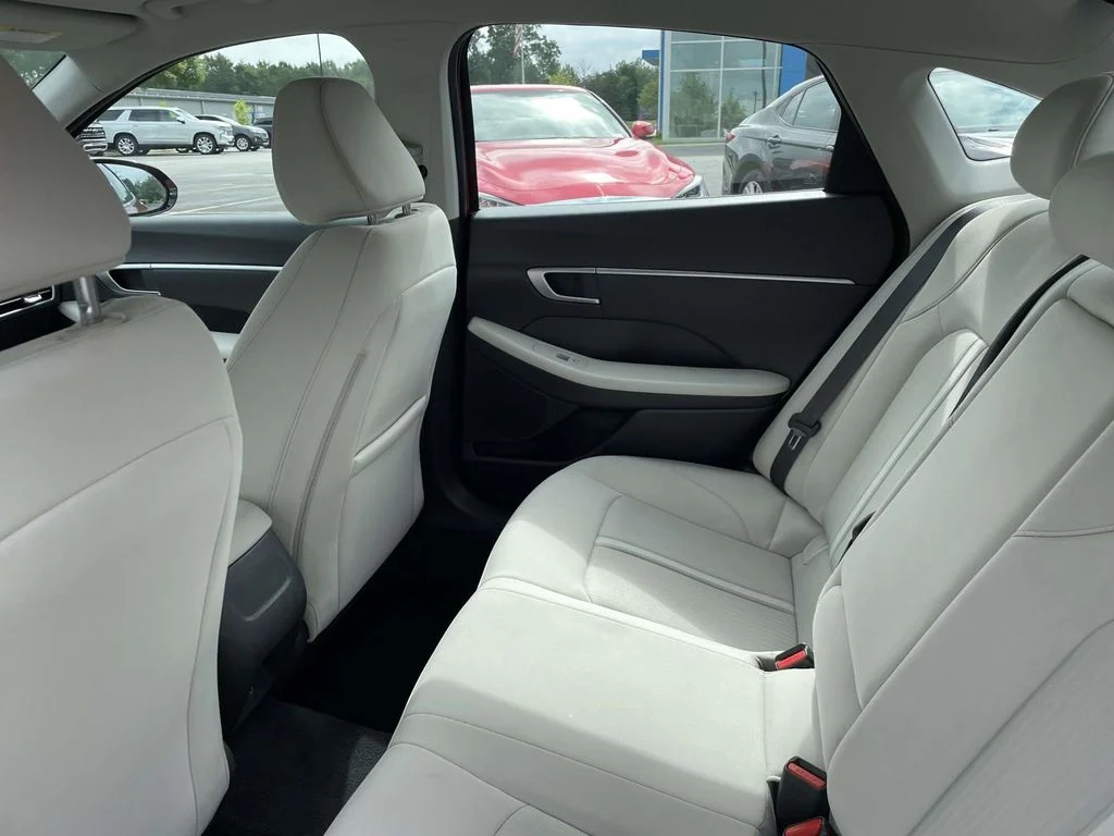 Used 2024 Red Hyundai SEL image 15