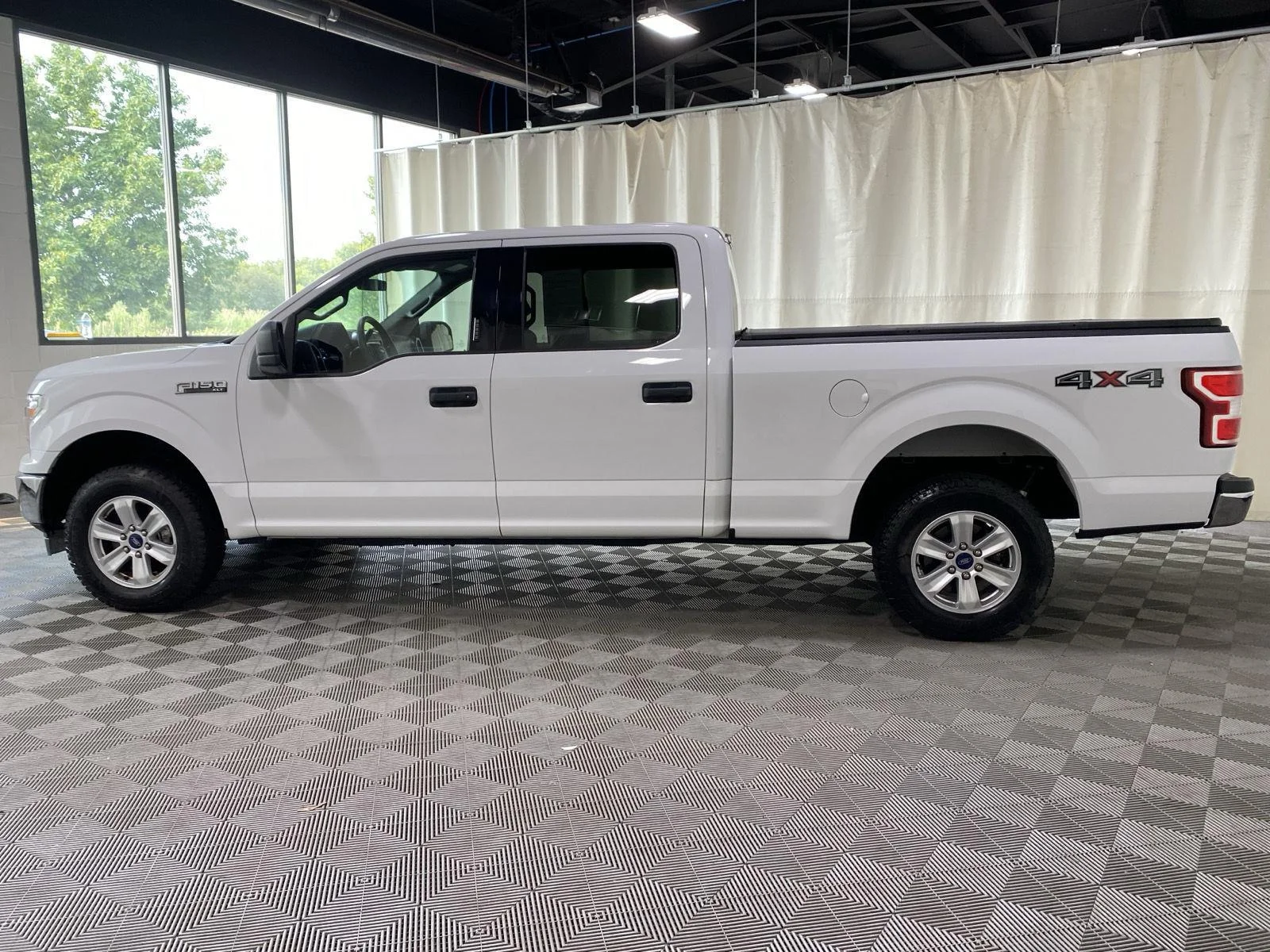 Used 2019 Oxford White Ford XLT image 5