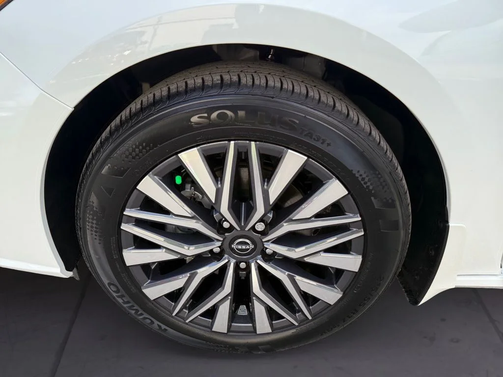 New 2026 White Nissan 2.5 SV image 9