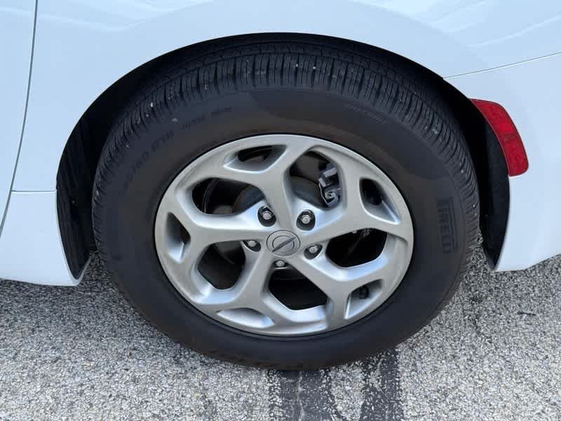 Used 2024 Bright White Clearcoat Chrysler Limited image 6