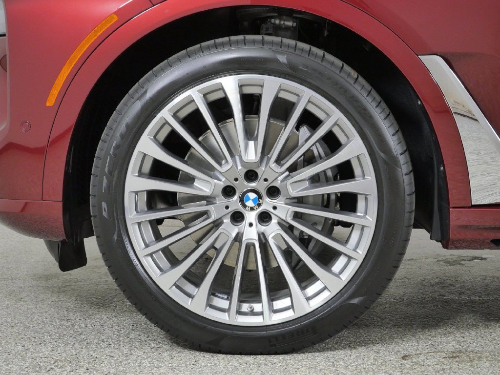 Used 2027 Red BMW xDrive40i image 17