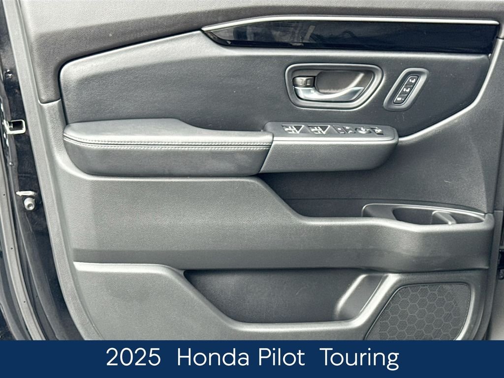 Used 2025  Honda Touring image 16
