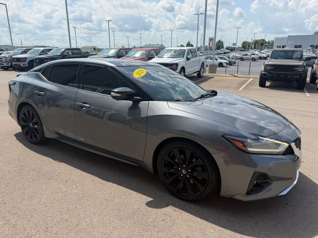 Used 2019 Gray Nissan SR image 2