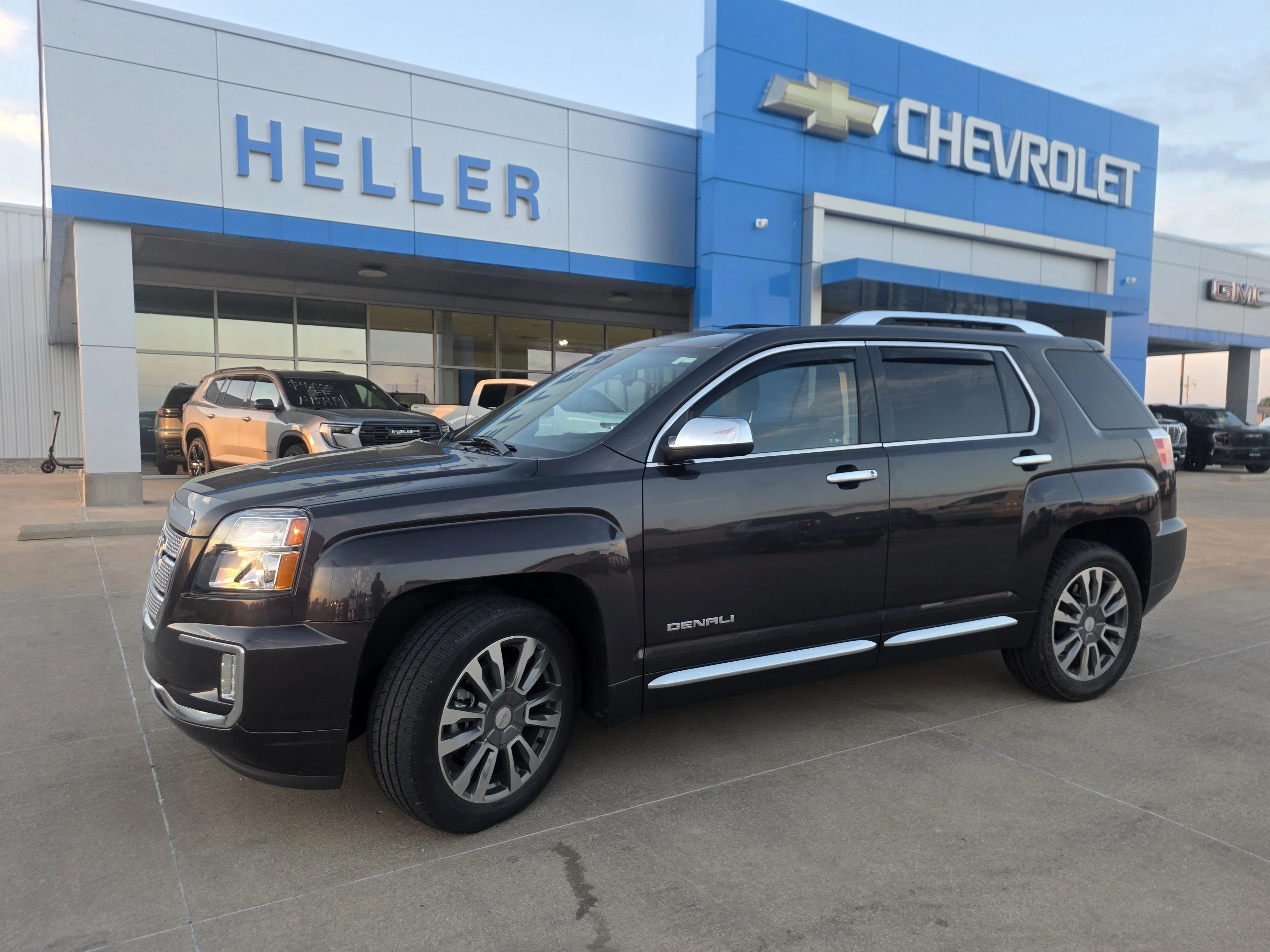 Used 2016 Iridium Metallic GMC Denali image 3