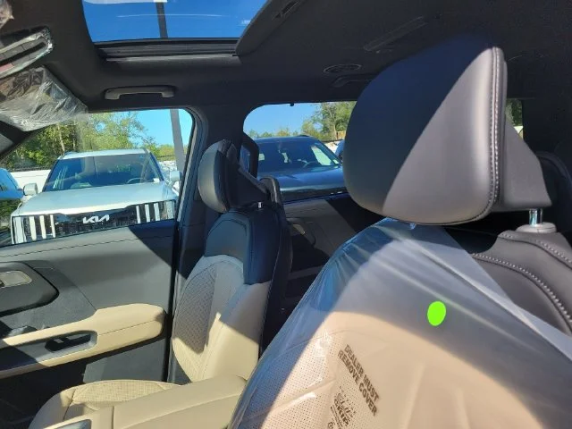 New 2027 Ivory Silver Kia EX image 18