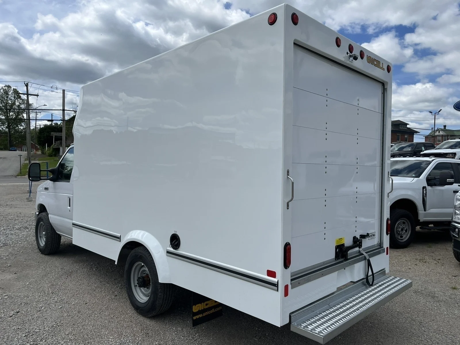 New 2027 Oxford White Ford E-350 SRW image 7