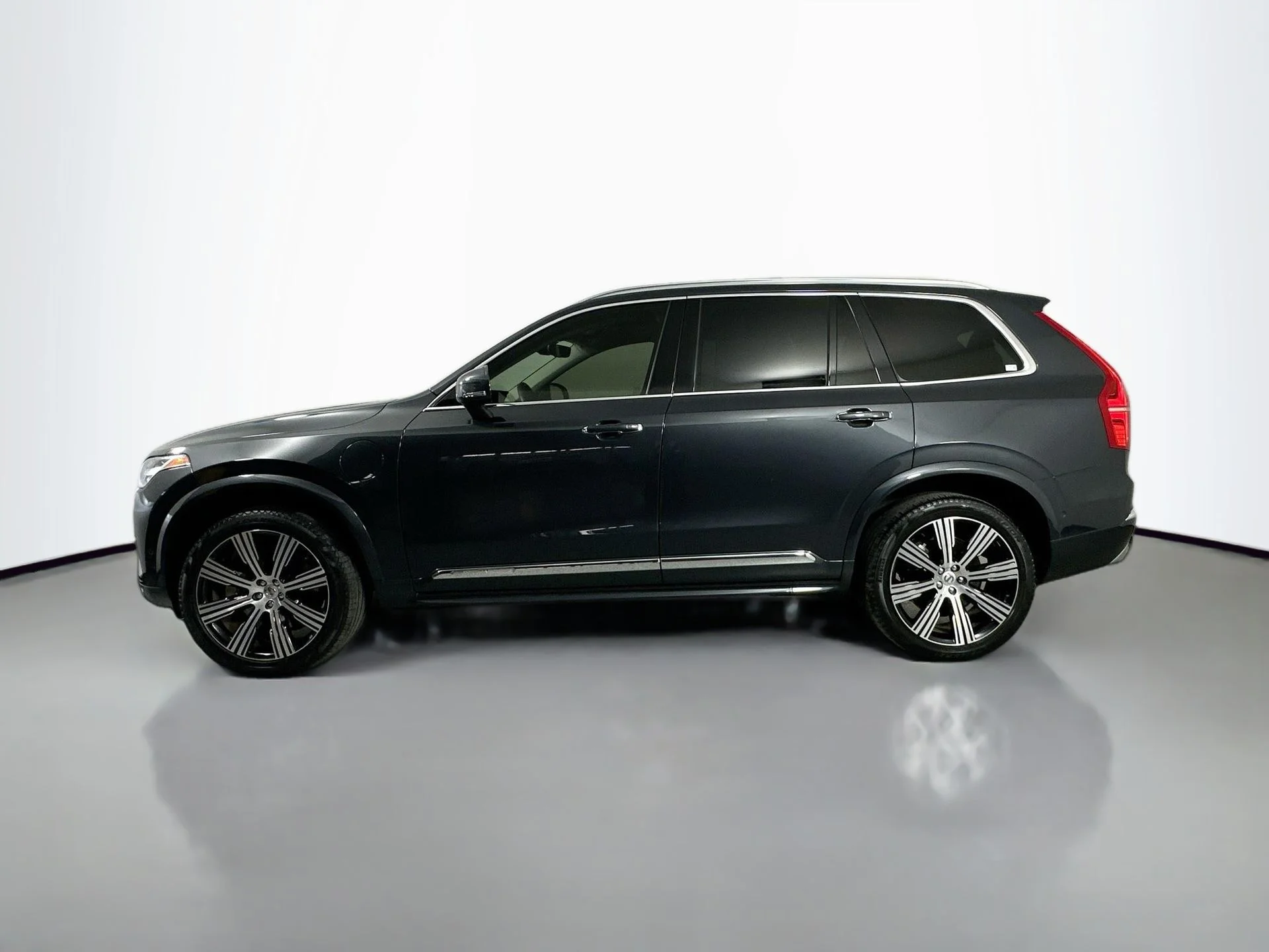 Used 2021  Volvo T8 Inscription 7 Passenger image 9