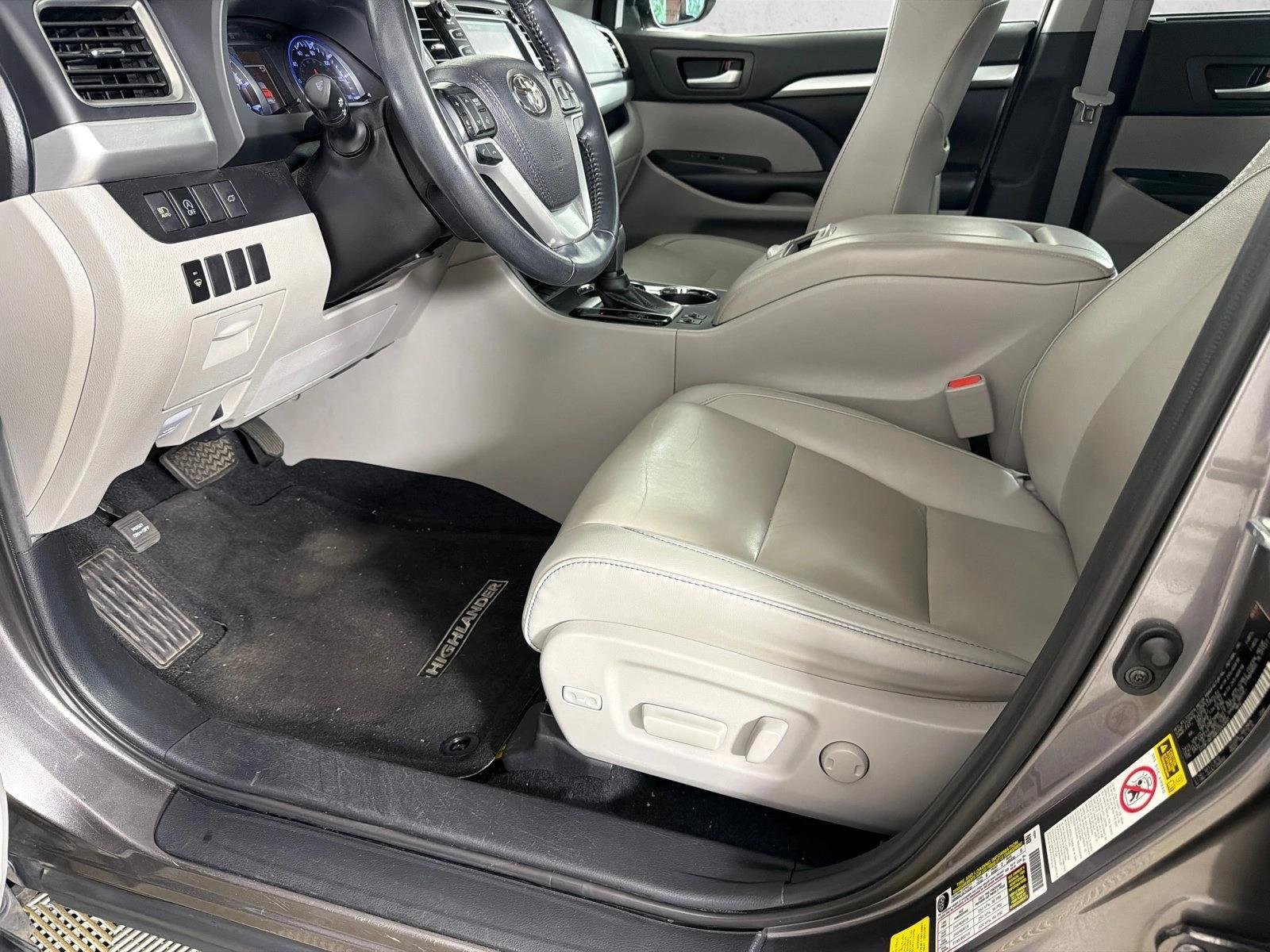 Used 2019 Predawn Gray Mica Toyota XLE image 11