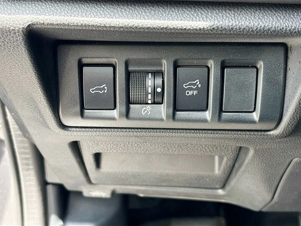 Used 2022 Gray Metallic Subaru Onyx Edition XT image 10