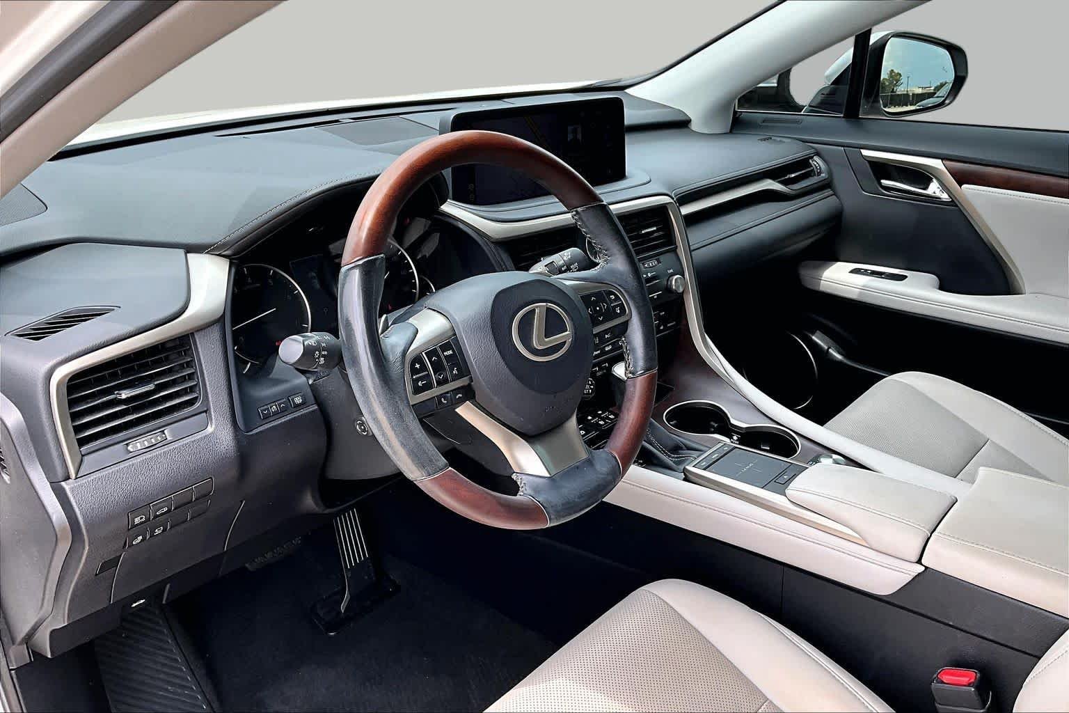 Used 2020 Eminent White Pearl Lexus  image 18