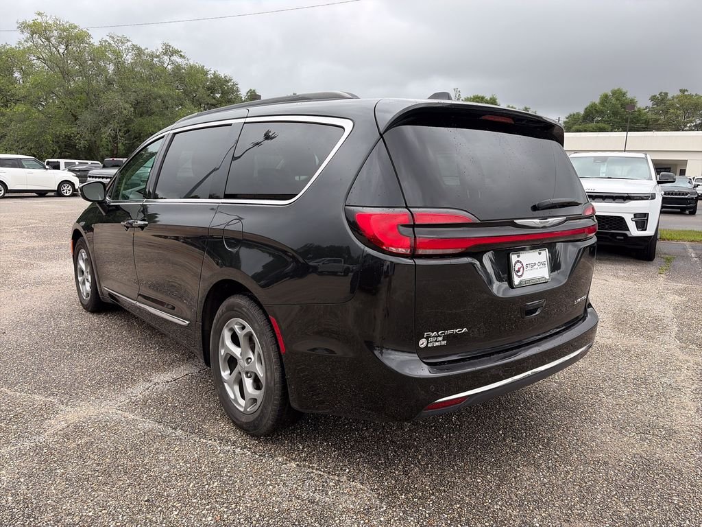 Used 2023 Black Chrysler Limited image 5