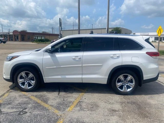 Used 2018 Blizzard Pearl Toyota Limited image 7