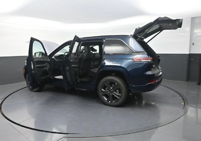 New 2027 Fathom Blue Pearl-Coat Paint Jeep Limited Reserve image 32