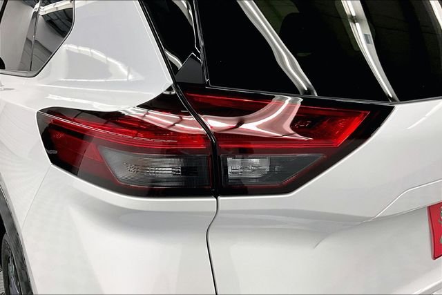 2025 Nissan Rogue Platinum - Photo 18