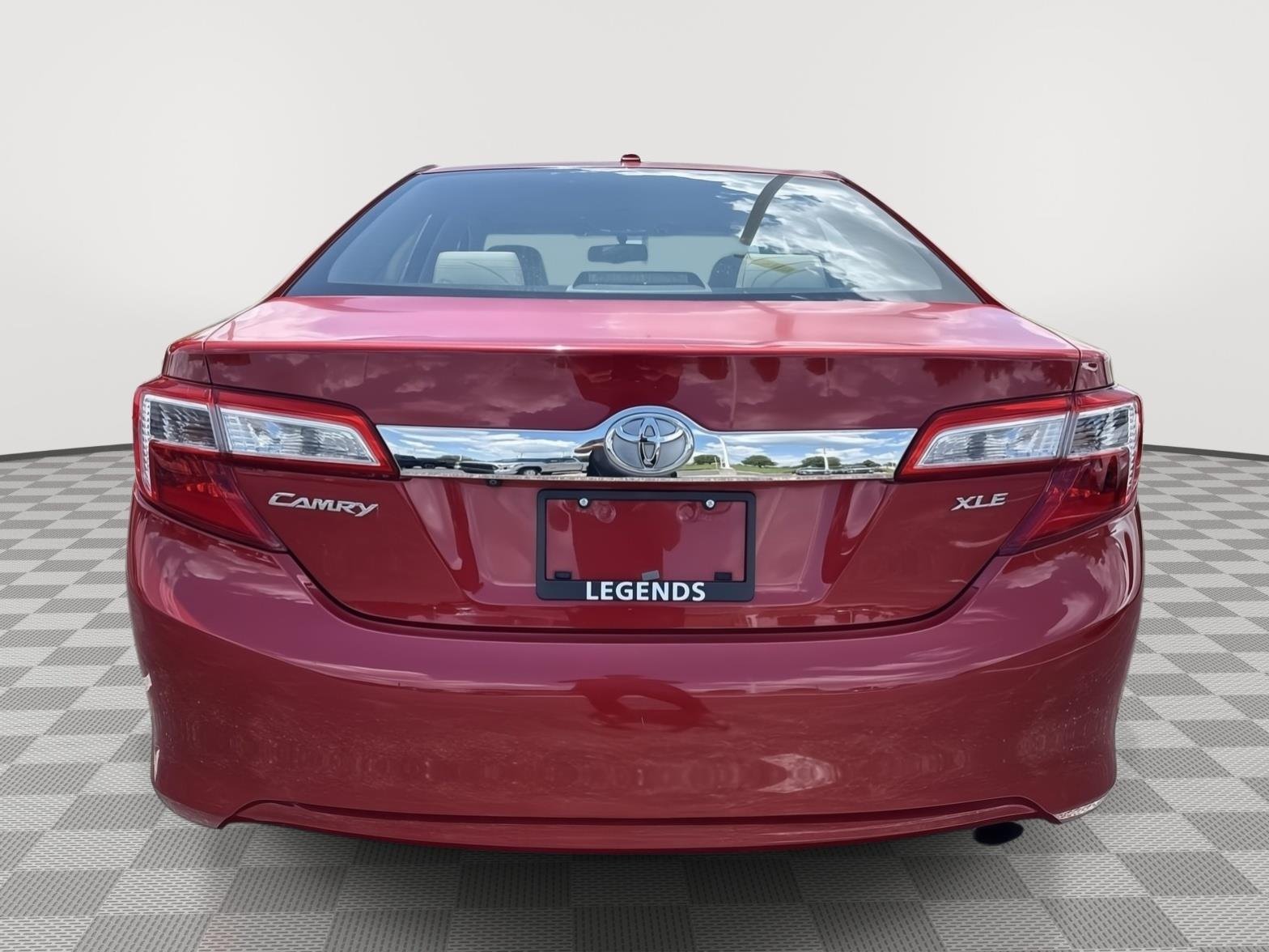 Used 2014 Barcelona Red Metallic Toyota XLE image 11