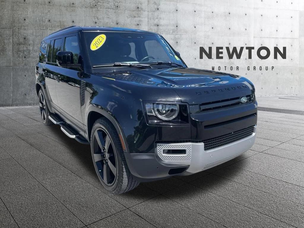 Used 2023 Black Land Rover SE image 1