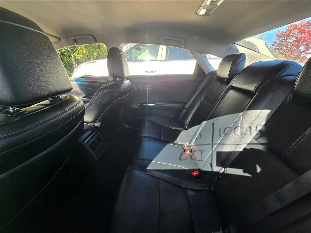 Used 2018 Gray Toyota XLE image 5