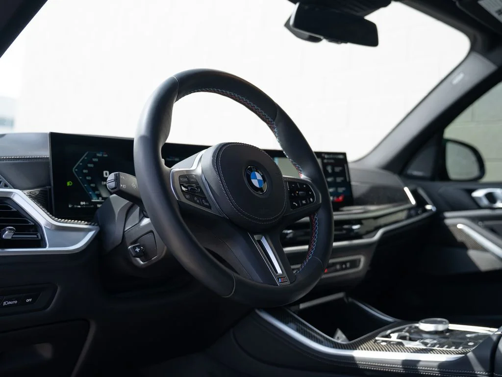 Used 2025 Black BMW M60i image 4