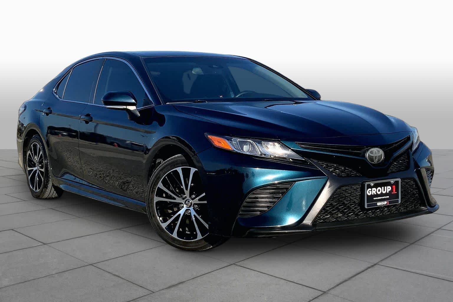 Used 2018 Galactic Aqua Mica Toyota SE image 3
