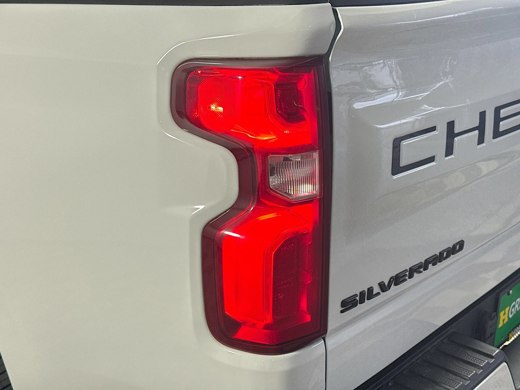 Used 2022 Summit White Chevrolet RST image 32