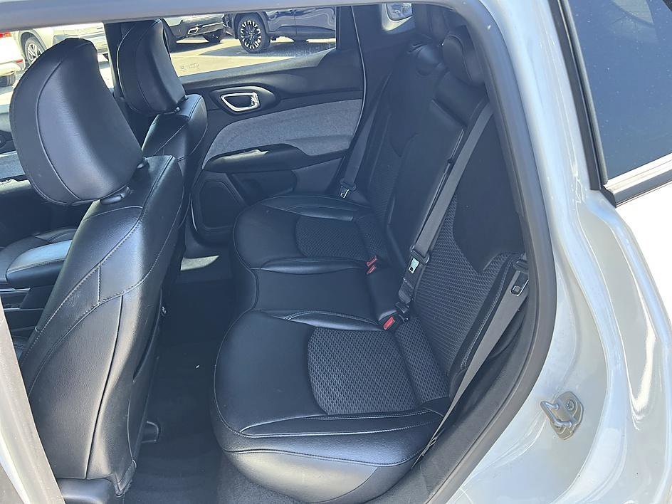 Used 2024 Bright White Clearcoat Jeep Latitude image 14