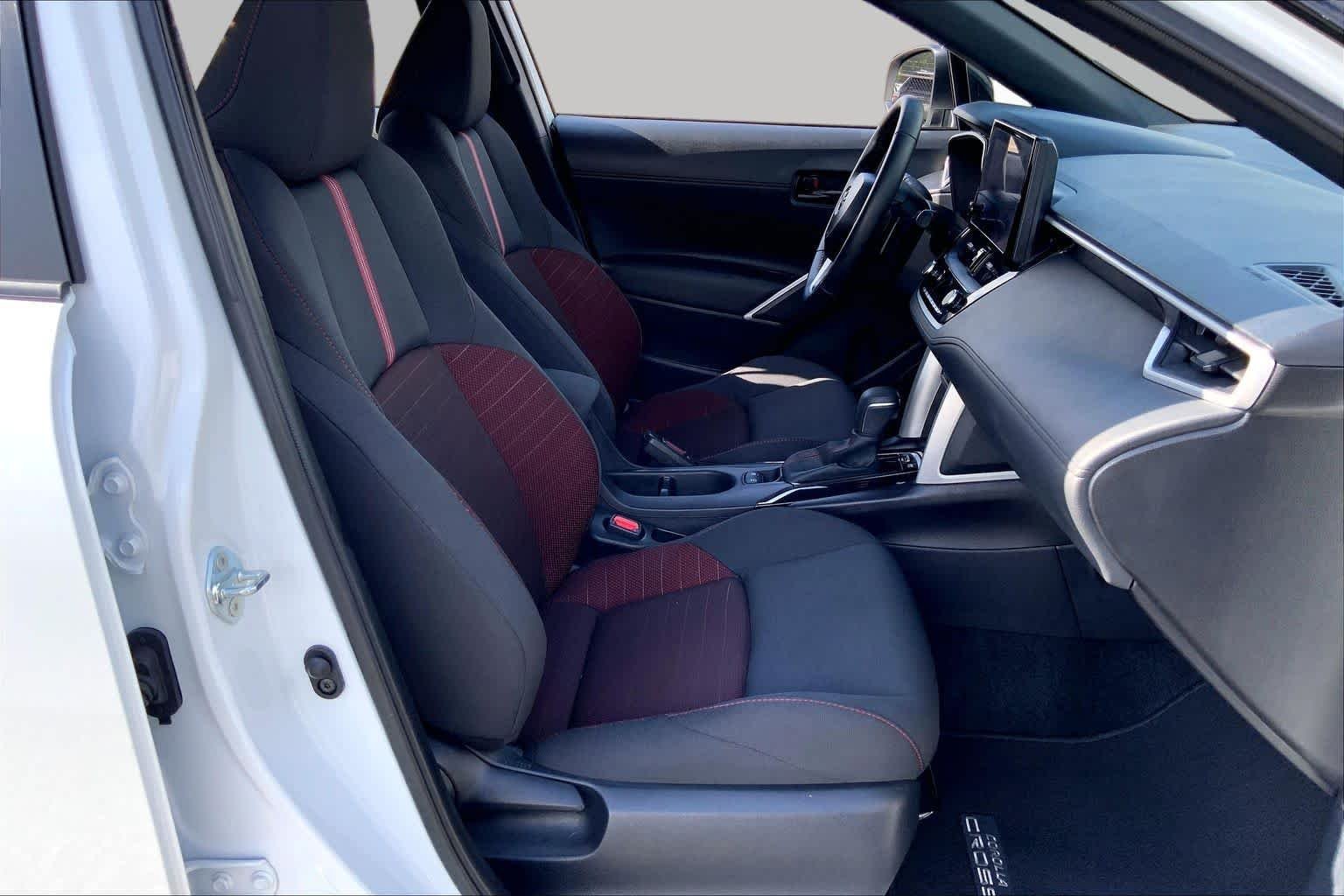 Used 2025 Wind Chill Pearl/Jet Black Toyota Hybrid Nightshade Edition image 9