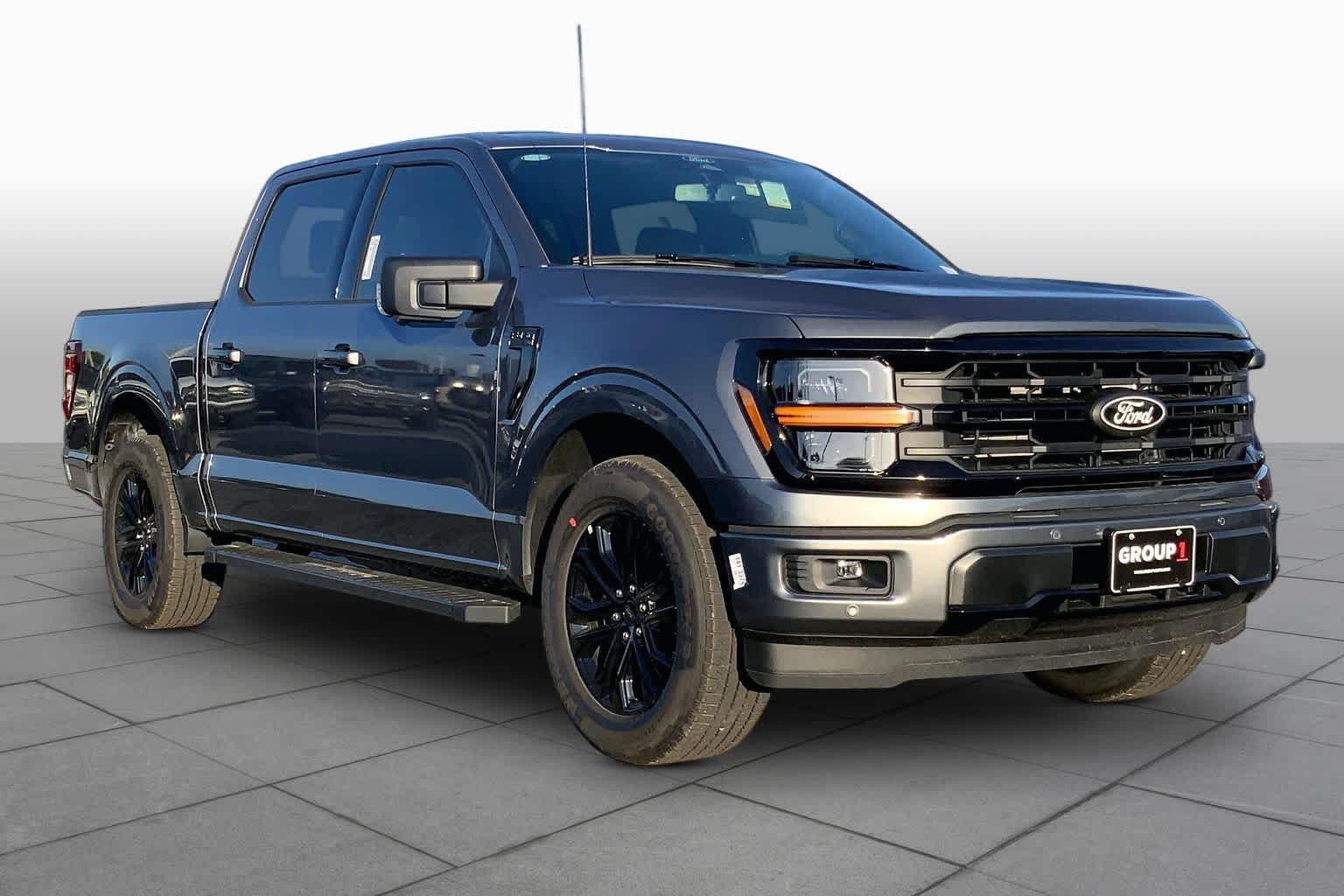 New 2026 Carbonized Gray Metallic Ford XLT image 2