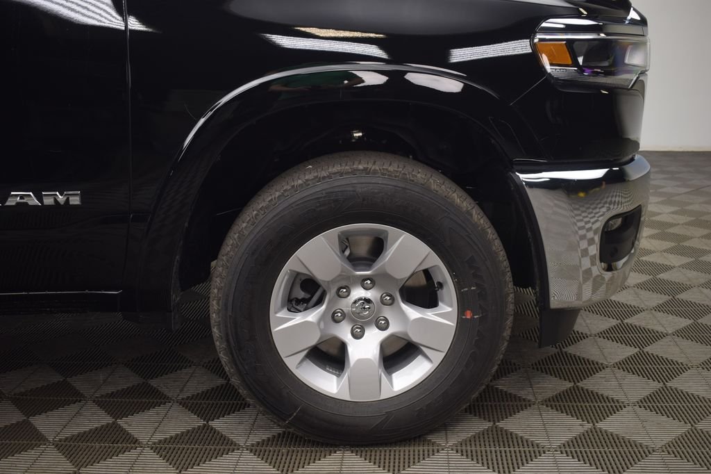 New 2026 Diamond Black Crystal Pearl-Coat Exterior Paint RAM Big Horn/Lone Star image 6