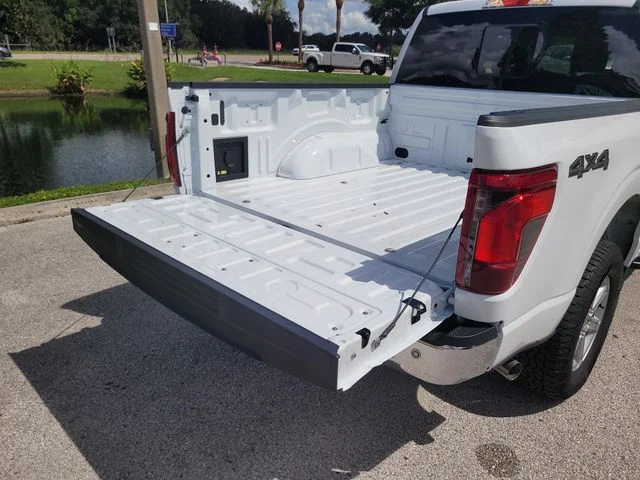 New 2026 Oxford White Ford XLT image 9