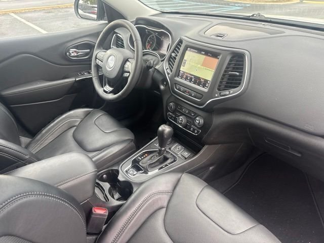 Used 2023 White Jeep Altitude image 26