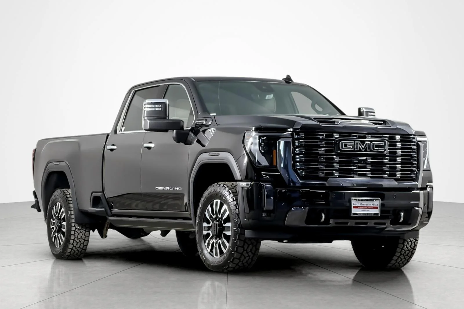 Used 2024 Onyx Black GMC 4WD Crew Cab 172 Denali Ultimate image 7