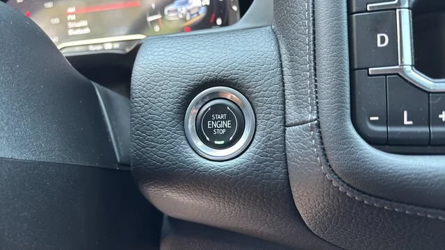 Used 2023 STERLING METALLIC GMC Denali image 29