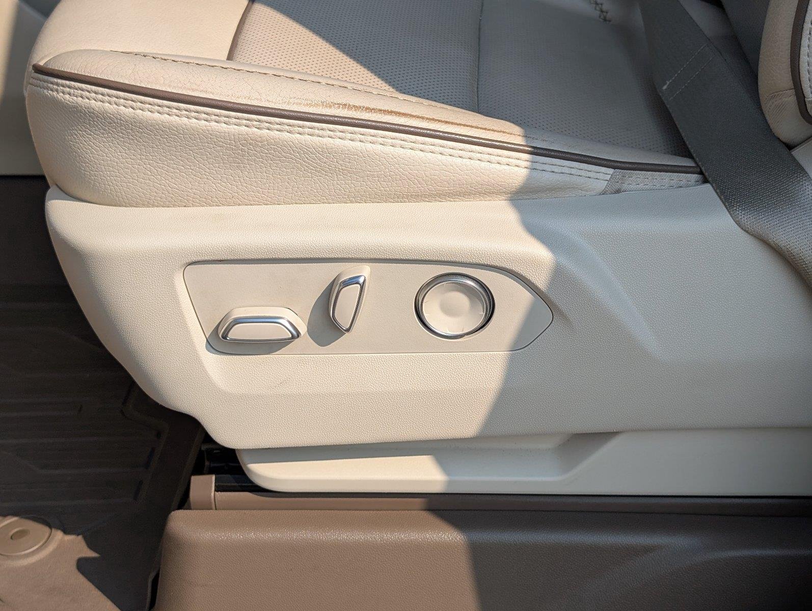Used 2021 PEARL BEIGE METALLIC GMC Denali image 19