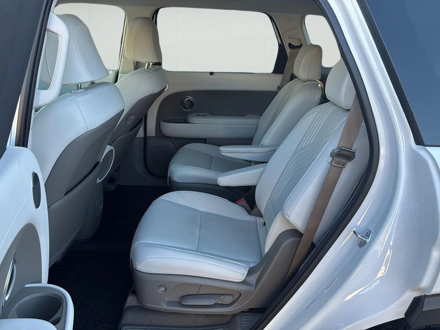 Used 2026 Creamy White Pearl Hyundai SEL Premium 7P image 10