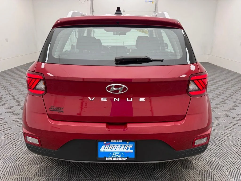 Used 2022 Red Hyundai Limited image 9