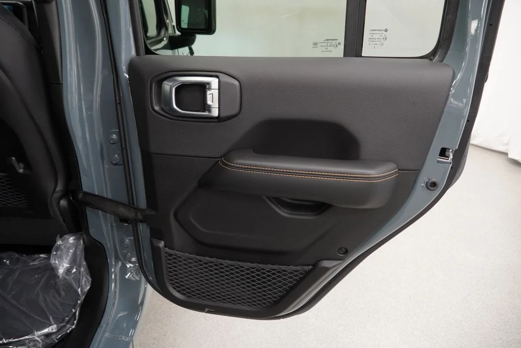 New 2026 Anvil Clear-Coat Exterior Paint Jeep Sahara image 32