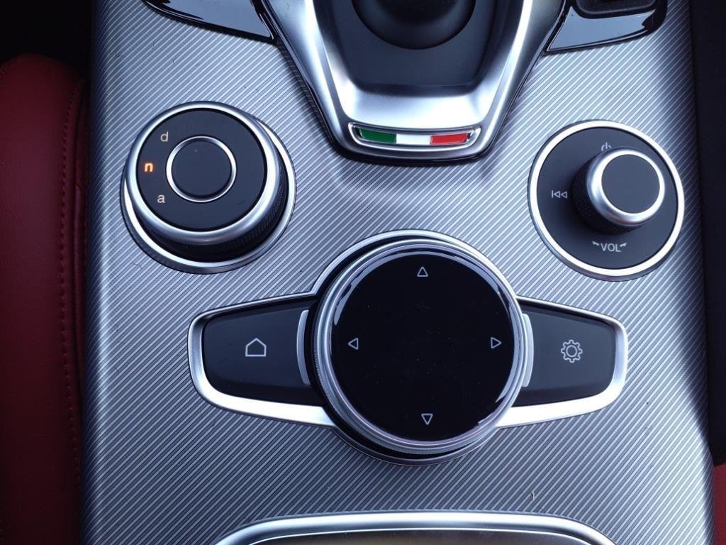 2025 Alfa Romeo Giulia Base - Photo 10