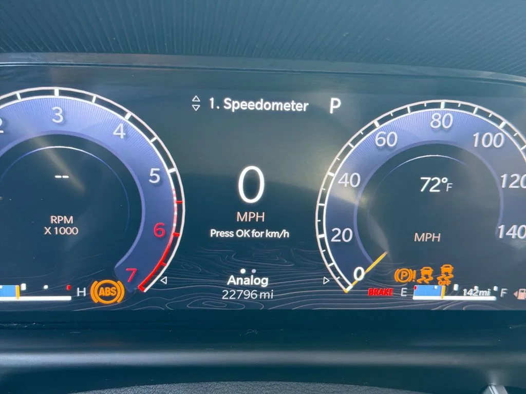 Used 2024 Gray Jeep Base image 10