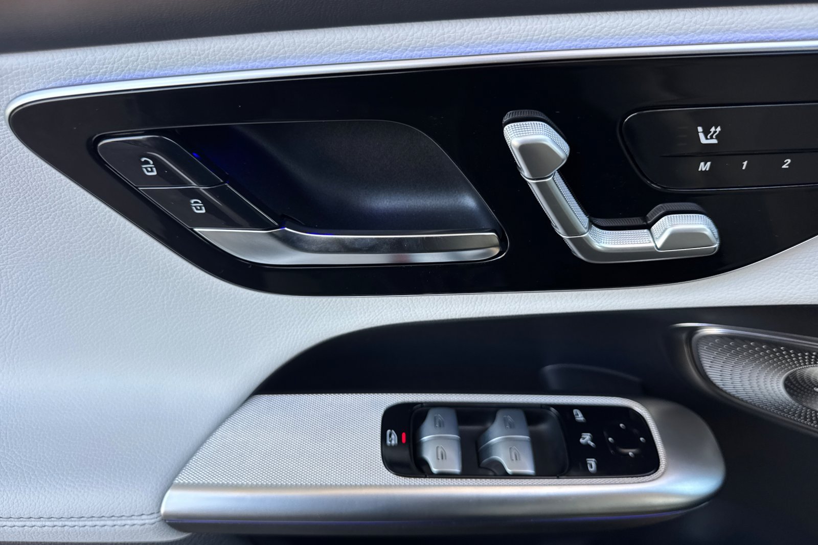 New 2027 Starling Blue Metallic Mercedes-Benz GLC 350e image 23