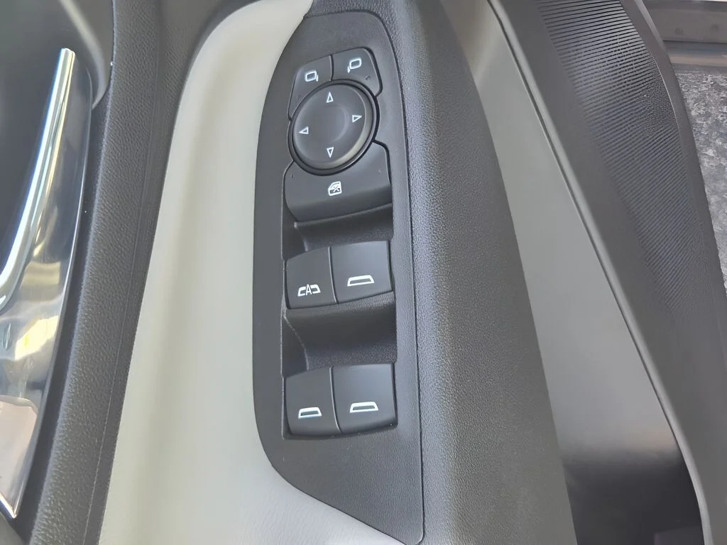 Used 2022 Silver Chevrolet LS image 17