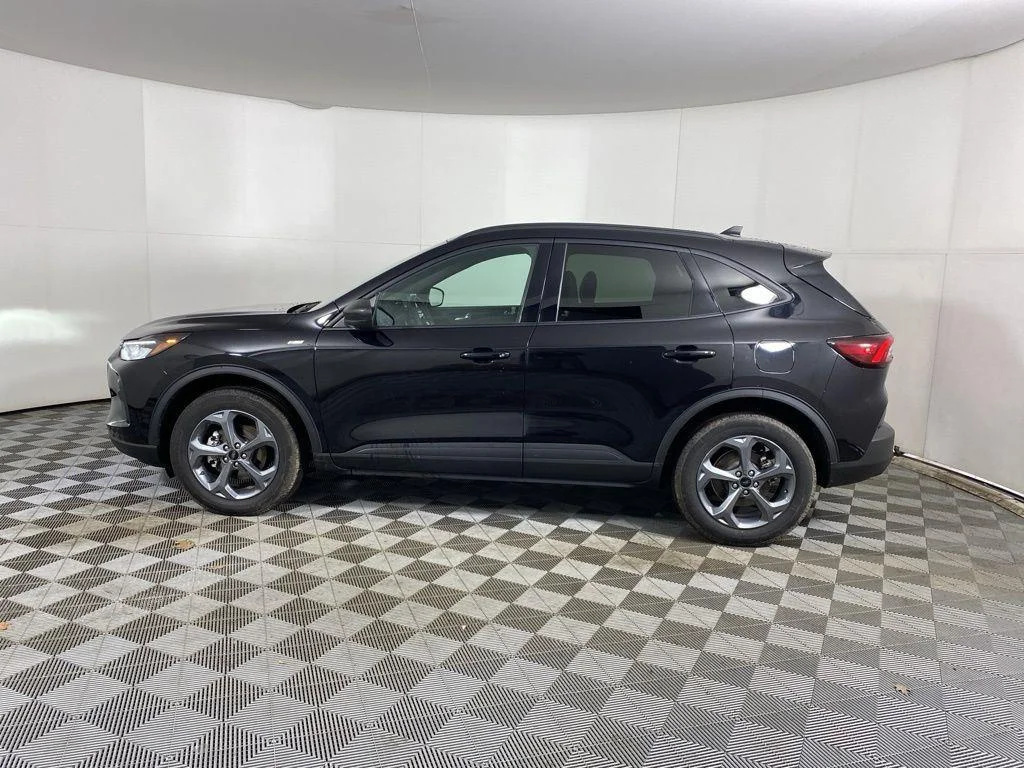 Used 2025 Agate Black Metallic Ford ST-Line image 6