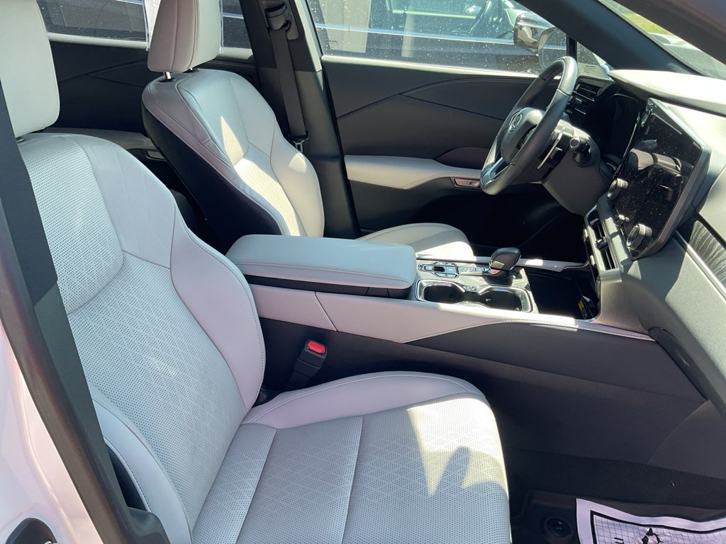 Used 2023 Eminent White Pearl Lexus Premium Plus image 30