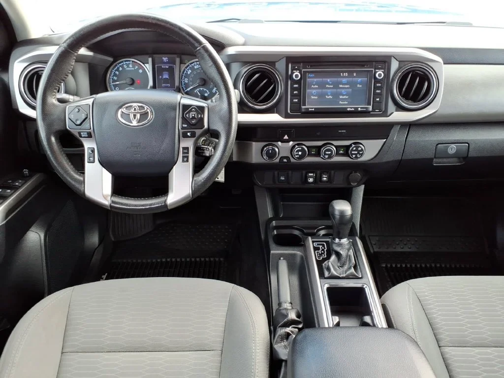 Used 2019 Blue Toyota SR5 image 11