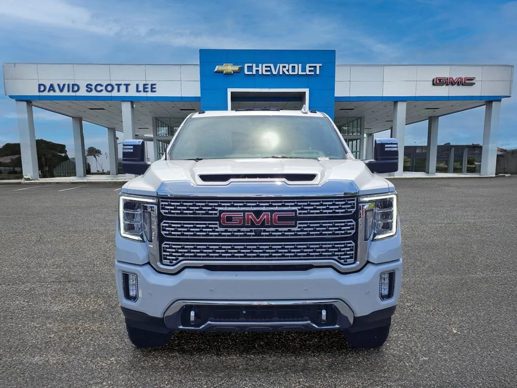 Used 2023 White Frost Tricoat GMC Denali image 2